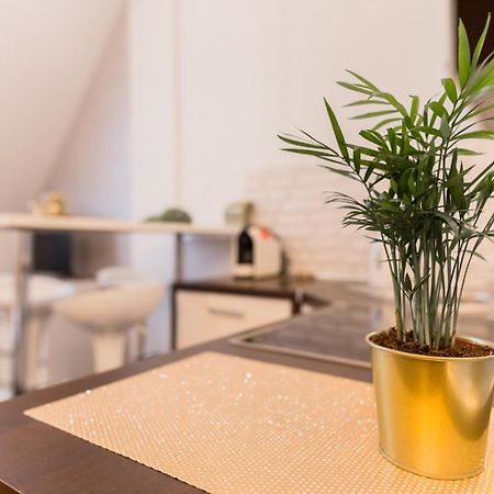 Goldeneye Apartment Center Wroclaw Bagian luar foto