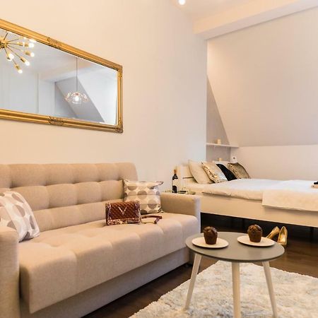 Goldeneye Apartment Center Wroclaw Bagian luar foto