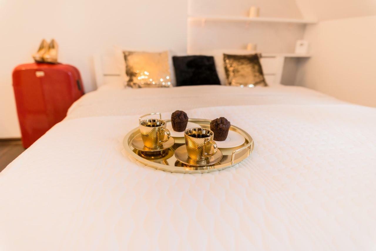 Goldeneye Apartment Center Wroclaw Bagian luar foto