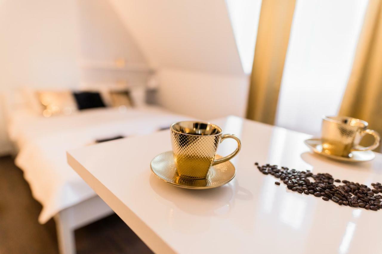 Goldeneye Apartment Center Wroclaw Bagian luar foto