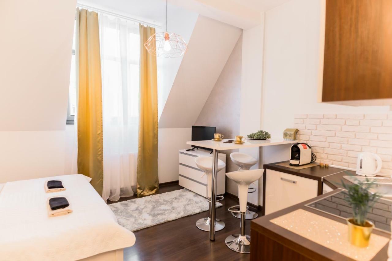 Goldeneye Apartment Center Wroclaw Bagian luar foto