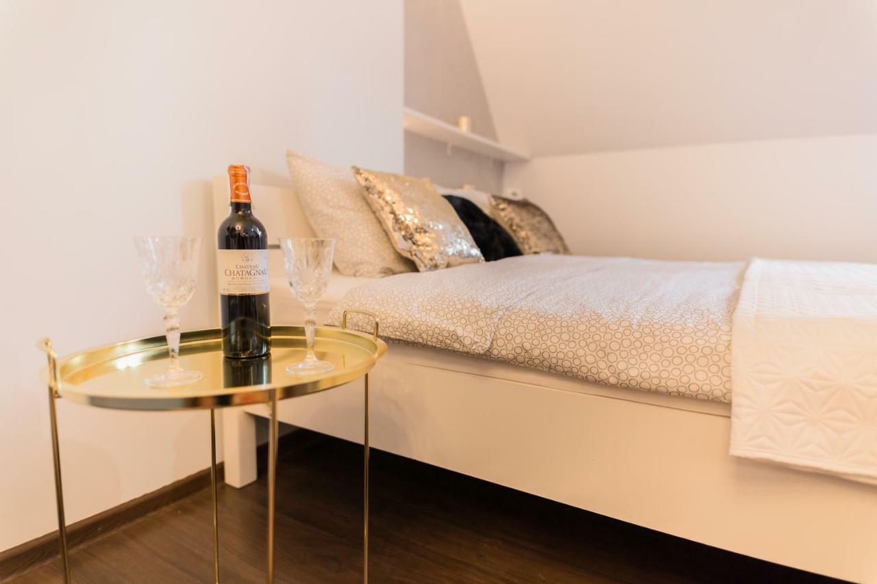 Goldeneye Apartment Center Wroclaw Bagian luar foto