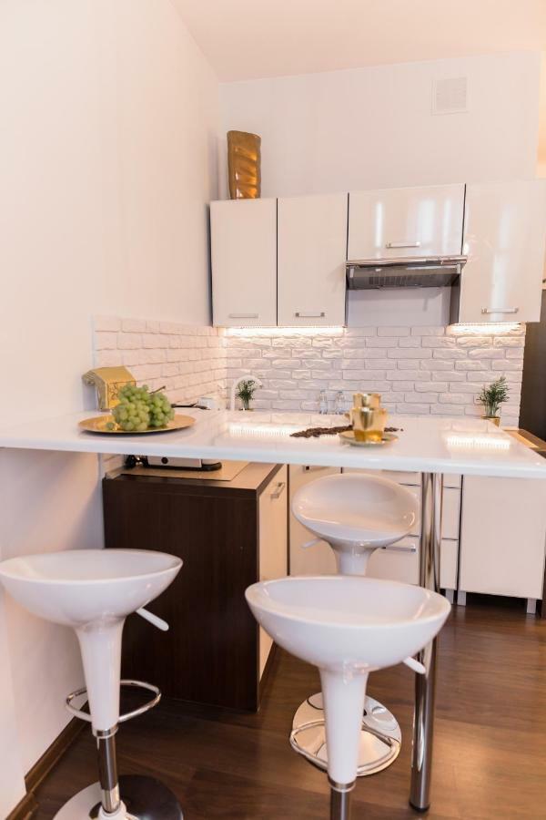 Goldeneye Apartment Center Wroclaw Bagian luar foto