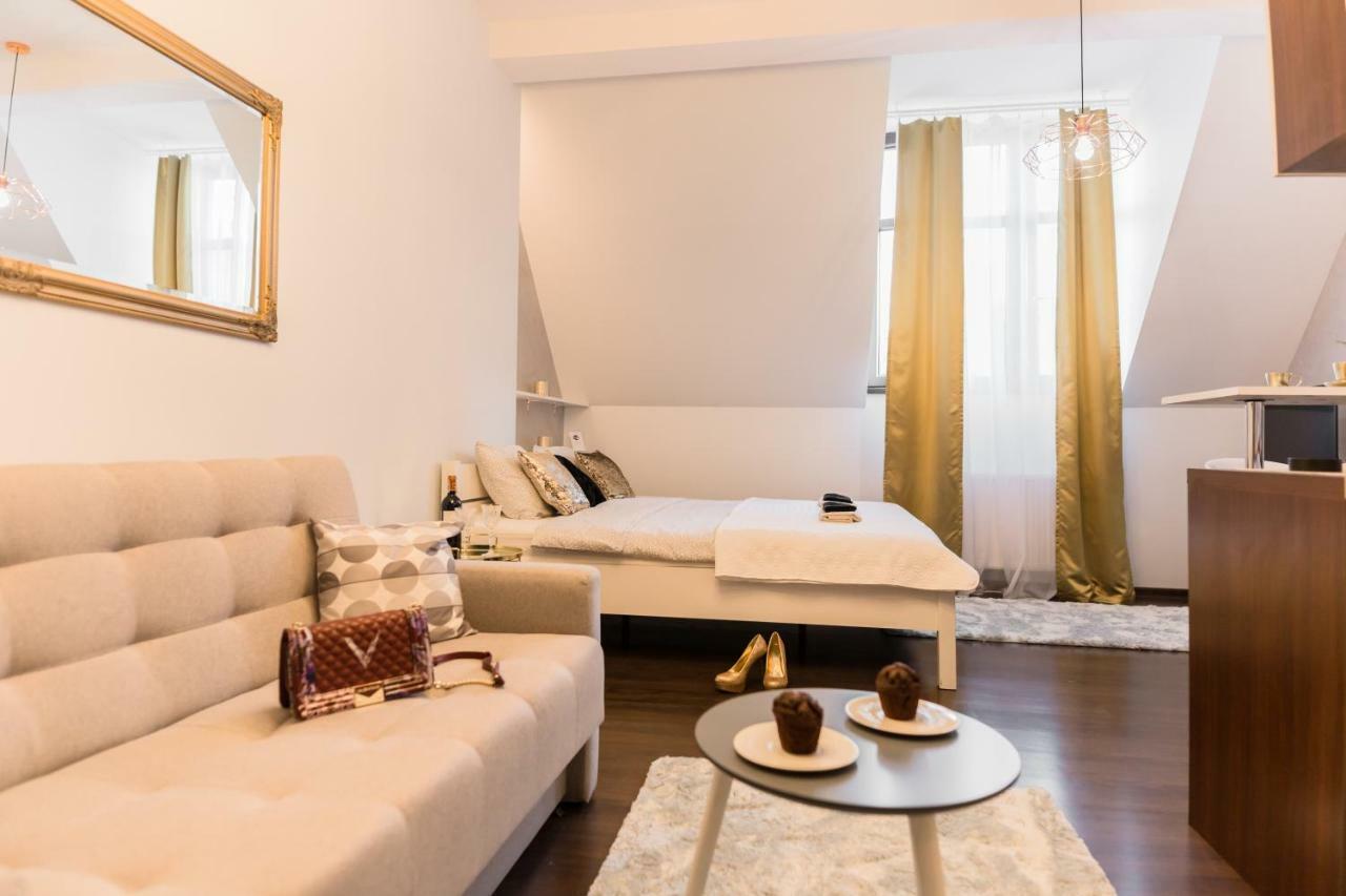 Goldeneye Apartment Center Wroclaw Bagian luar foto